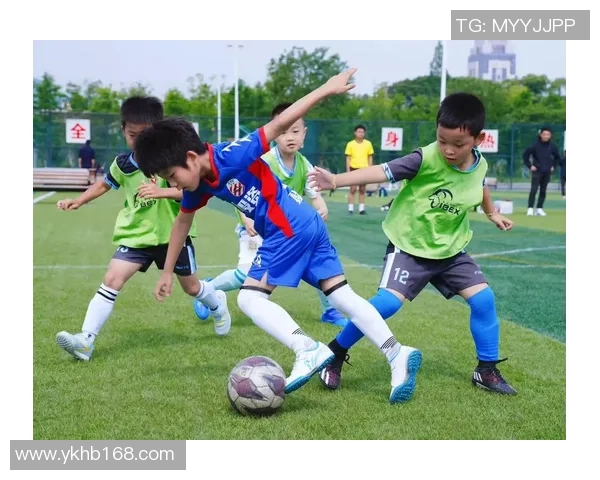 足球ame的魅力与激情探讨：如何在绿茵场上实现梦想与团队合作