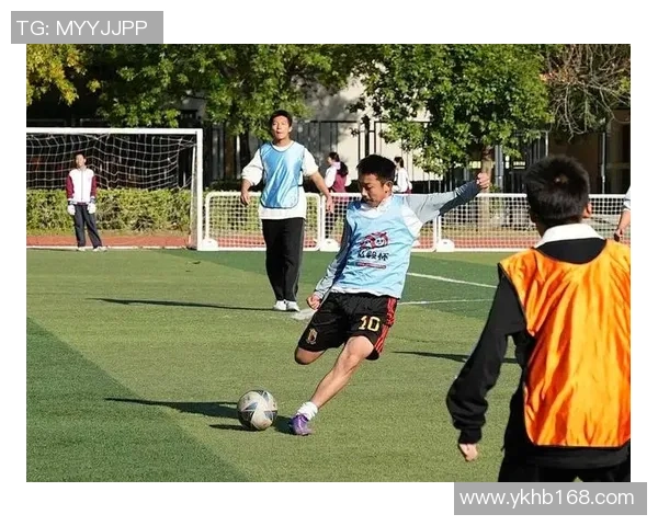 路瑶足球：在绿茵场上追逐梦想的青春故事与奋斗历程